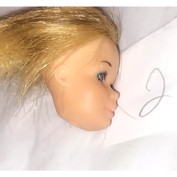 A Vintage Lot of Barbie  & Friends Heads - Picture 7 of 16